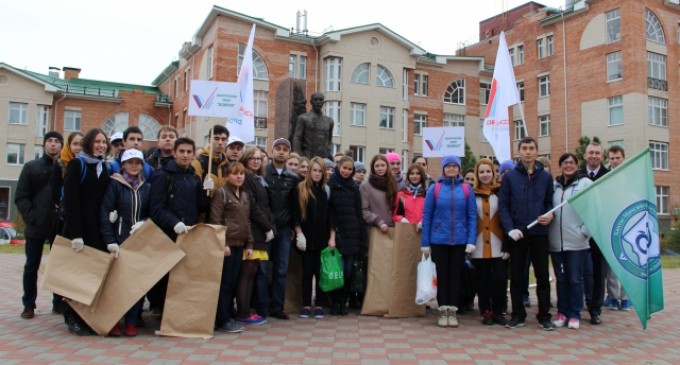 Молодежь Ханты-Мансийска убрала мусор в Самаровском чугасе