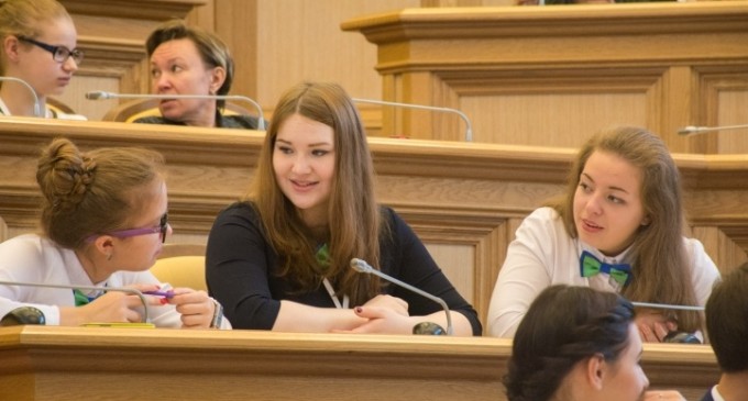 Молодежь УрФО решала детские проблемы в Ханты-Мансийске