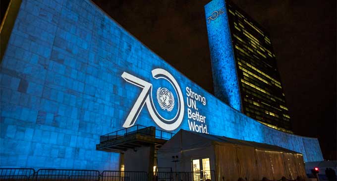 К всемирной кампании «Окрась мир в голубой цвет ООН», посвящённой 70-летию ООН, присоединилось 60 стран мира