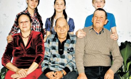 Семья в Оренбургской области  «усыновила» одинокого старика