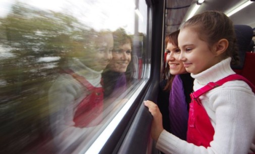 Школьники могут покупать железнодорожные билеты с 50% скидкой