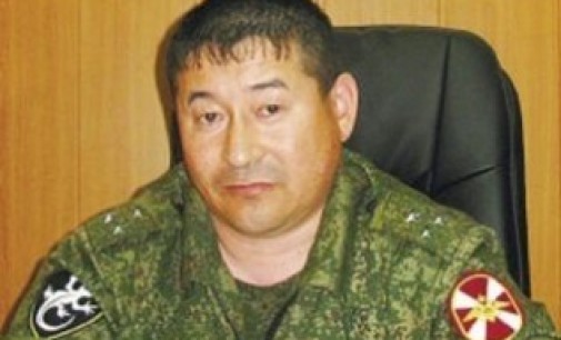 Полковник, спасший солдата, получил  награду от ветеранских организаций Казахстана