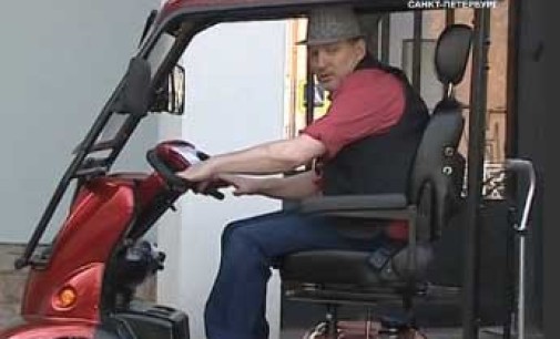 Петербуржцы собрали деньги на коляску с электроприводом для журналиста Юрия Кузнецова
