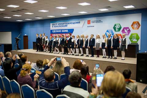 Петербургские производители школьной формы представили свои достижения в Центре импортозамещения