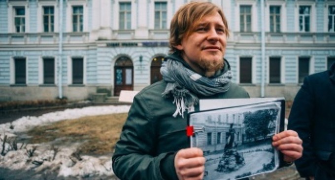 Сотрудник «Ночлежки» запускает экскурсионный проект «Чапаев и Петербург»