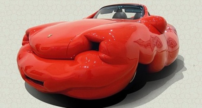 «Автомобиль в искусстве». В Сочи открылась выставка научно-исследовательского проекта Шемякина