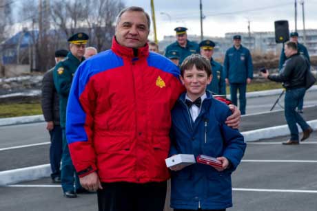 В Новокузнецке вручили награды горноспасателям, пожарным и юному герою