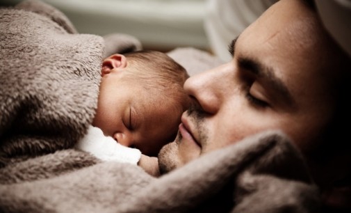 В Чехии хотят ввести оплачиваемый отпуск для новоиспечённых отцов