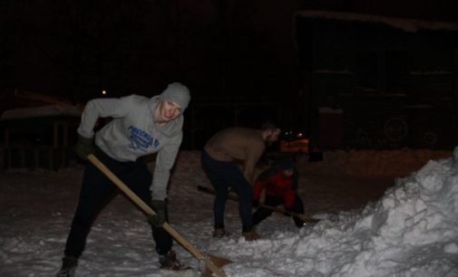 Архангельские студенты-волонтеры очистили от снега 38 социальных объектов