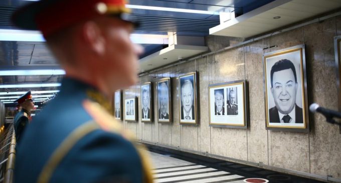 На станции метро «Выставочная» открылась фотовыставка портретов «Лица России»