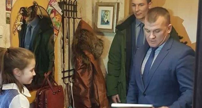 Школьница из Петропавловска-Камчатского получила фотопортрет Президента Российской Федерации с его автографом