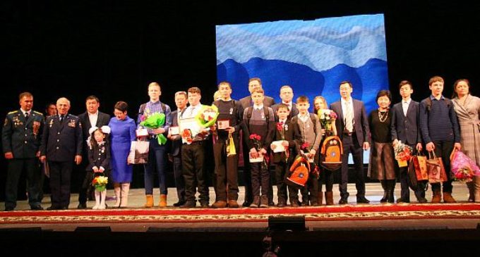 В Улан-Удэ медалями наградили детей-героев