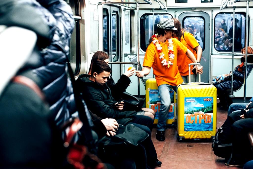 ТНТ дарит солнечное настроение пассажирам петербургского метро