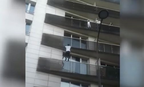 Во Франции чествуют малийца, который влез по балконам на пятый этаж, чтобы спасти ребенка
