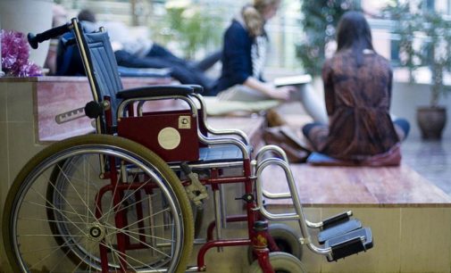 Американский болельщик подарил россиянину инвалидную коляску за $10 тысяч