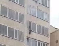 Житель Астаны поймал на лету ребенка, падающего с 10-го этажа