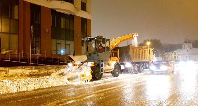 За ночь с городских улиц вывезено почти 7 тысяч кубометров снега…