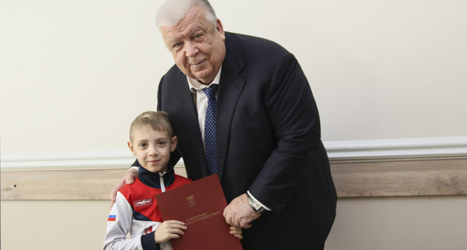 Глава Находки Борис Гладких поздравил юных спортсменов с победой на международном турнире по тхэквондо