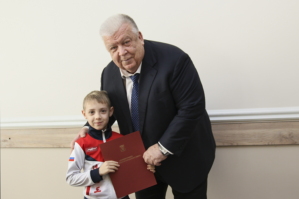 Глава Находки Борис Гладких поздравил юных спортсменов с победой на международном турнире по тхэквондо