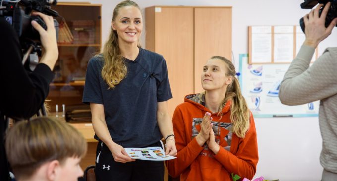 «Завтрак с чемпионом»: баскетболистки именитого клуба Урала встретились со школьниками…