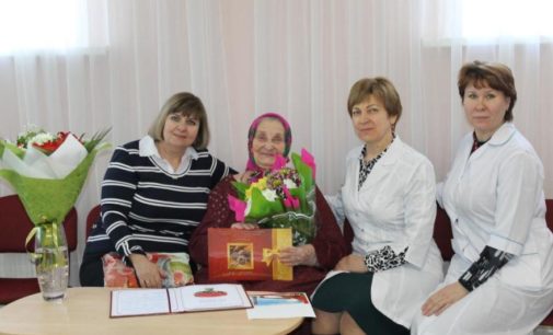 Обитательница Балаковского дома-интерната отметила 90-летний юбилей