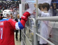 Президент России сыграл в матче Ночной хоккейной лиги в Сочи