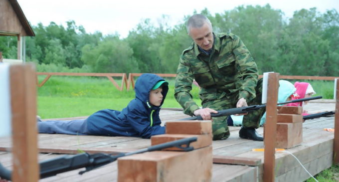 «Честь имею»: в Архангельске открыли смену в оборонно-спортивном лагере
