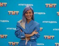 Лина Дембикова, стилист программы «Перезагрузка» на ТНТ рассказала о самых модных трендах сезона на фестивале Vk fest 5