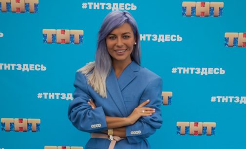 Лина Дембикова, стилист программы «Перезагрузка» на ТНТ рассказала о самых модных трендах сезона на фестивале Vk fest 5