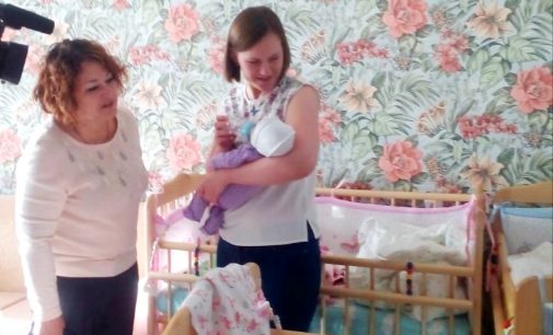 Семье Коноваловых, в которой родилась тройня, оказана помощь в рамках программы «Забота»