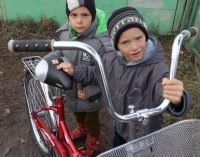 В Омской области 86-летний ветеран купил велосипед в подарок многодетной матери