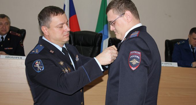 Сотрудник Хабаровской полиции награжден медалью МВД России за доблесть в службе