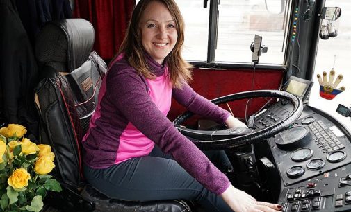 В Красноярске работает с четыре десятка женщин-водителей автобусов