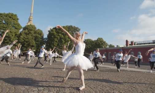 Солистка Михайловского театра приняла участие в танцевальном флешмобе на социальной дистанции