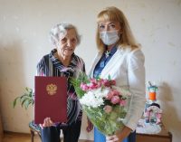 Жительницу Сыктывкара поздравили с 90-летием от имени Президента России