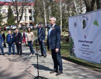 Губернатор Новосибирской области Андрей Травников принял участие в акции «Сад памяти»