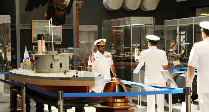 В Санкт-Петербурге Центральный военно-морской музей посетили 20 иностранных делегаций