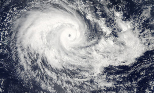 Беспилотник впервые передал кадры из эпицентра урагана четвертой категории