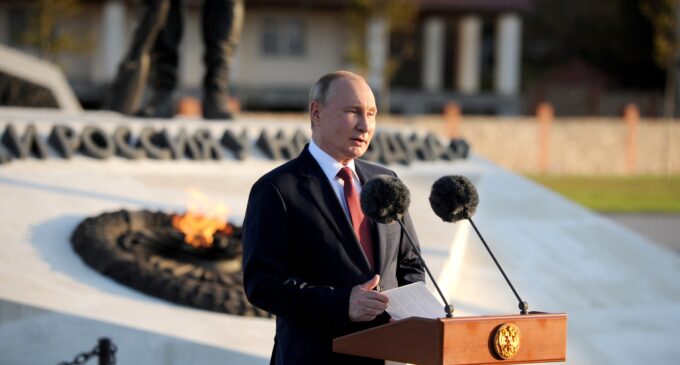 Праздничный привет из Севастополя! Президент Владимир Путин — ко Дню народного единства…