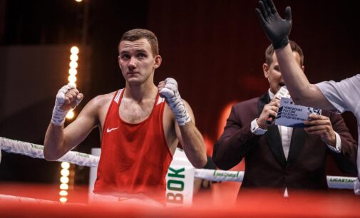 Петербуржец Эдуард Саввин одержал победу в первом бою на чемпионате мира по боксу среди мужчин