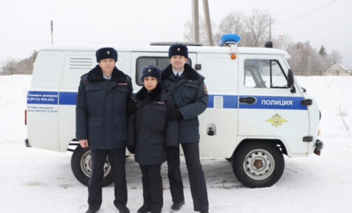 В Псковской области полицейские спасли на пожаре местную жительницу