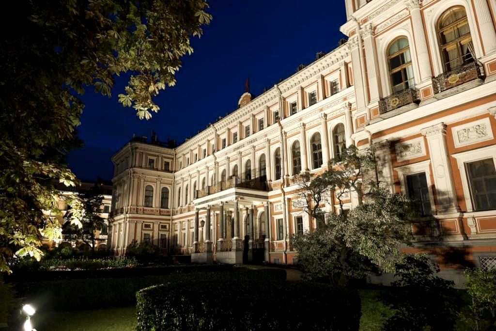 Петербург становится ярче! Николаевский дворец украсила новая художественная подсветка