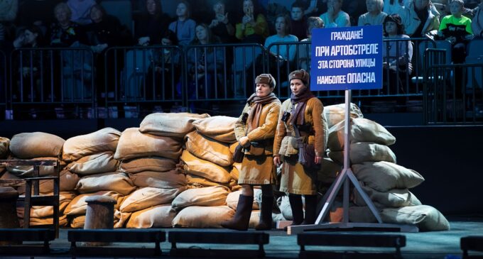 Илья Авербух показал концерт на льду в честь 80-й годовщины прорыва блокады
