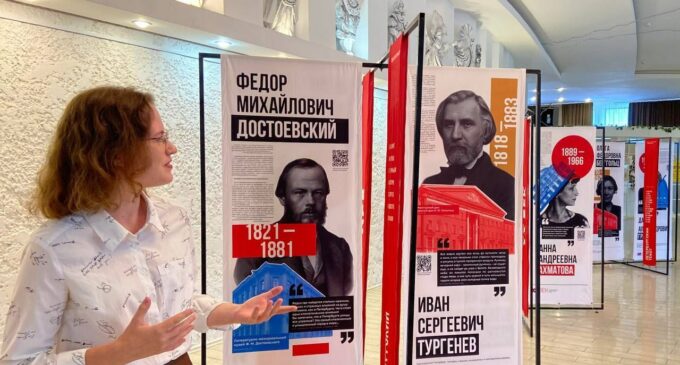 Литературный музей «ХХ век» представил выставку «Литературный код Петербурга» в Орле