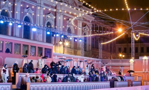 Новогодний Каток на Конюшенной площади в Петербурге открывает свой пятый сезон