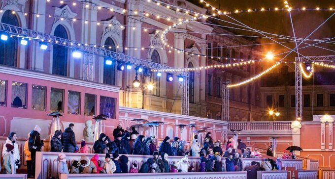 Новогодний Каток на Конюшенной площади в Петербурге открывает свой пятый сезон