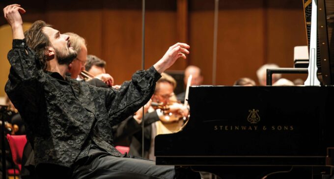 Петербургский пианист победил в престижном Международном фортепианном конкурсе